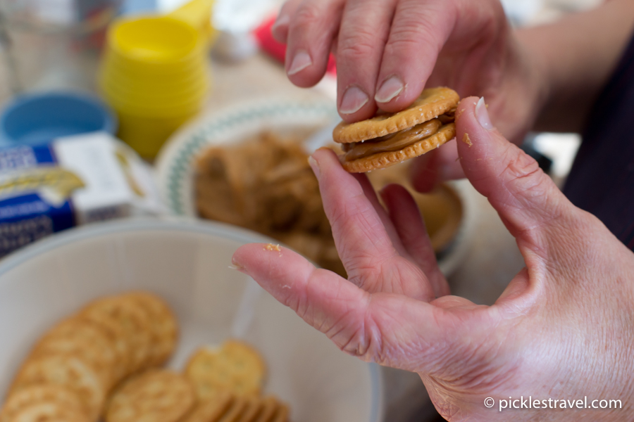 how many calories in ritz crackers with peanut butter