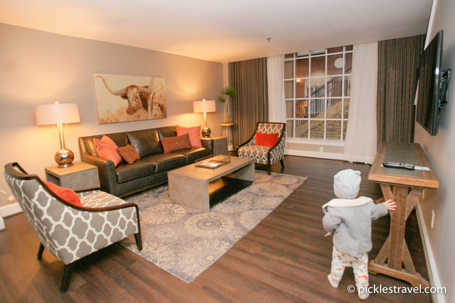 pet friendly and toddler friendly living room at Magnolia Omaha Hotel